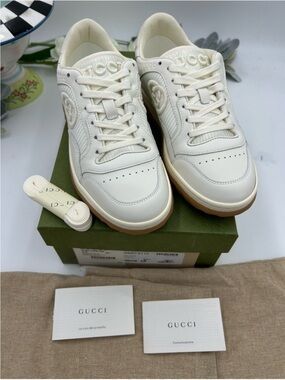 SOLD !!!!!Women’s Gucci, Mac 80 low top leather sneakers size 35.5 fits 6 US